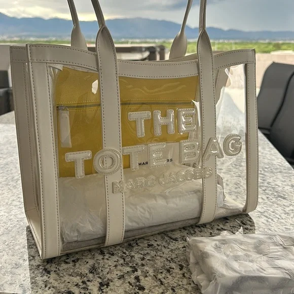 BRAND NEW LARGE THE CLEAR TOTE BAG BY MARC JACOBS! - Picture 14 of 17